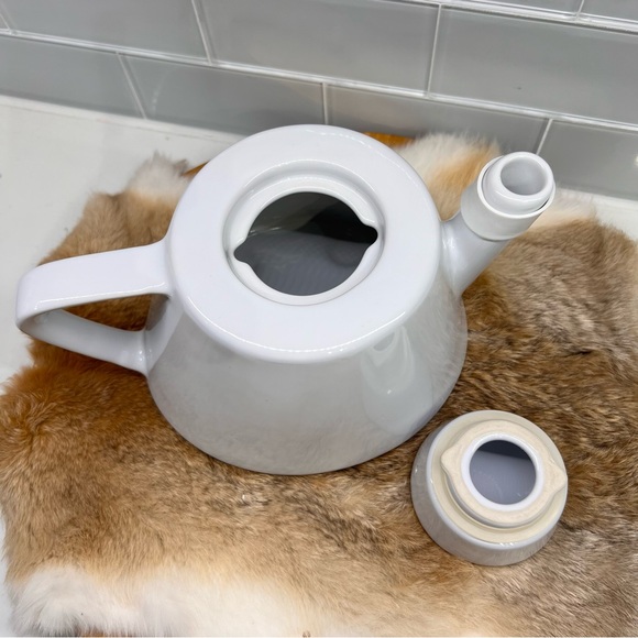 Vintage Ikea 1990’s White Minimalist Ceramic Teapot - VARME Discontinued Ikea - Picture 7 of 15